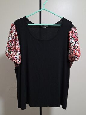 Kim & Cami Plus Size Black Top with Pink Floral Puff Sleeves